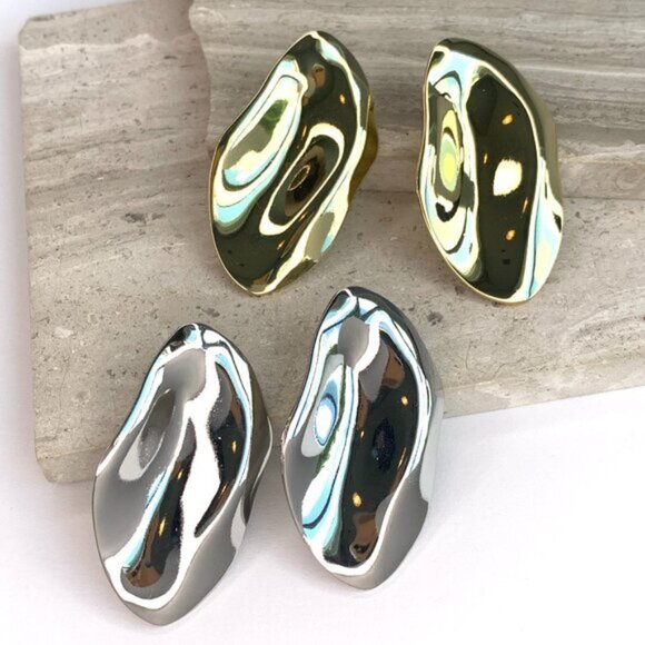 New ~ Anthropologie Shashi Barcelona Stud Gold Earrings - Picture 11 of 12